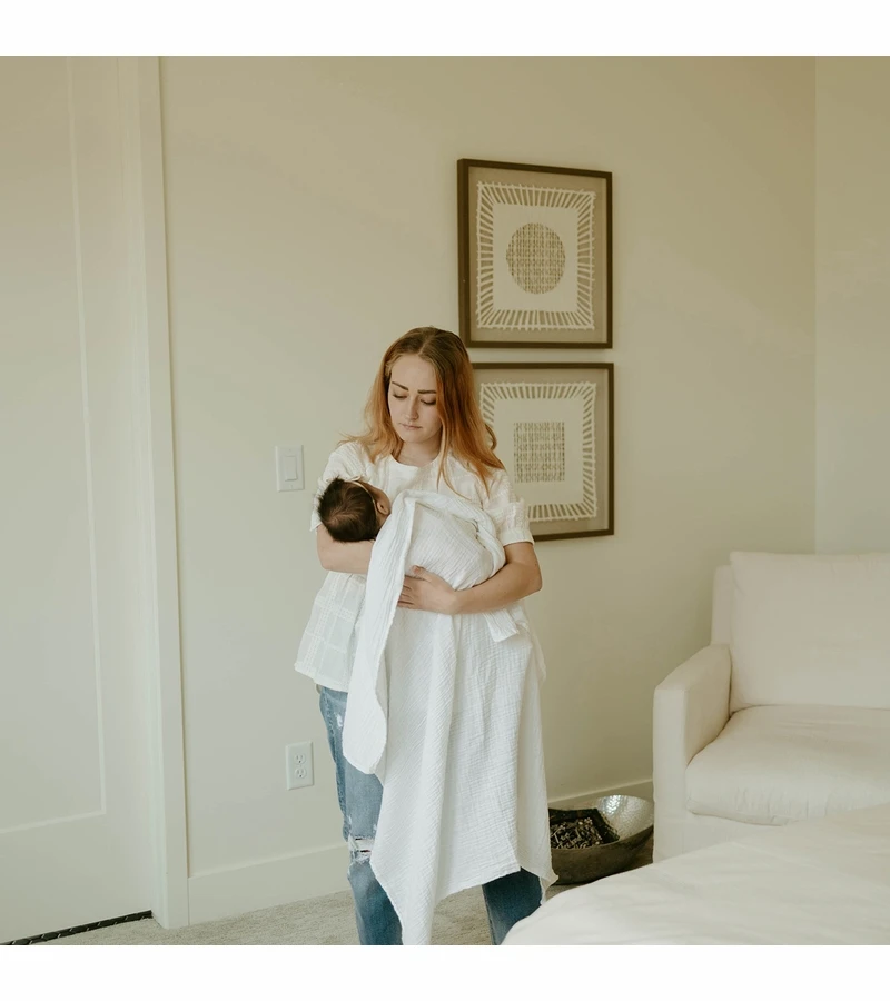 Little Unicorn Organic Cotton Muslin Swaddle Blanket - White 5 Little Unicorn Organic Cotton Muslin Swaddle Blanket - White - Image 3