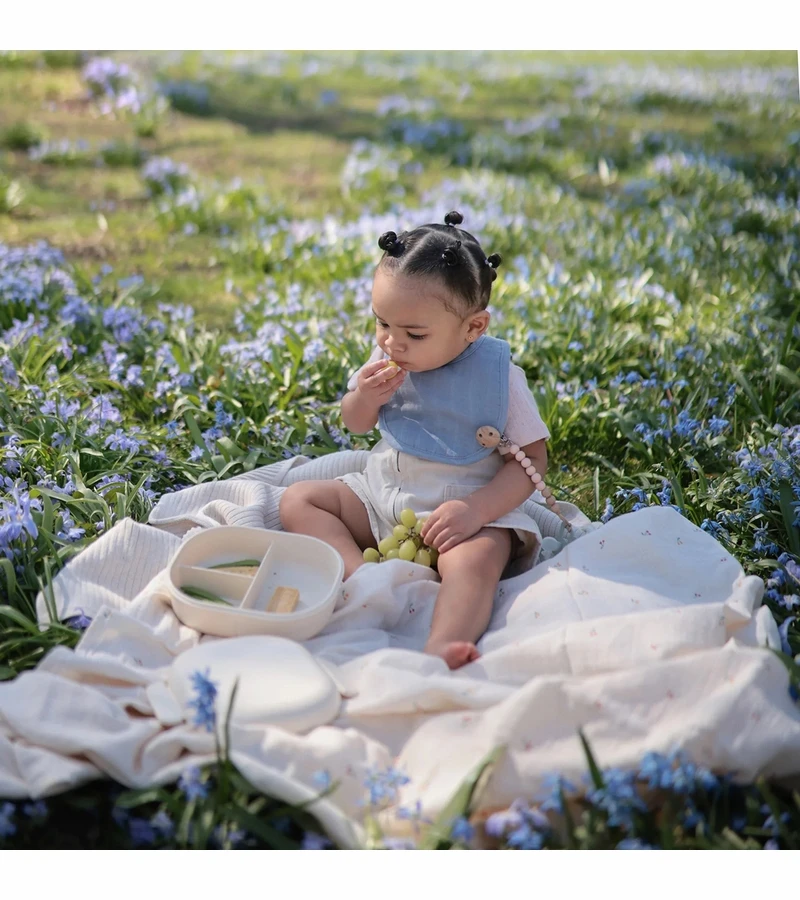 Mushie Muslin Bib, 2 Pack - Tradewinds / Baby Blue 4 Mushie Muslin Bib, 2 Pack - Tradewinds / Baby Blue - Image 2