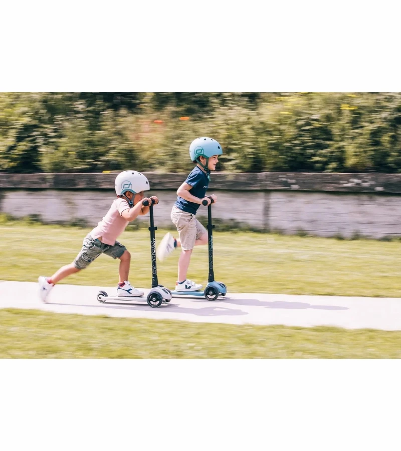 Scoot & Ride HighwayKick3 LED Scooter - Steel 7 Scoot & Ride HighwayKick3 LED Scooter - Steel - Image 5